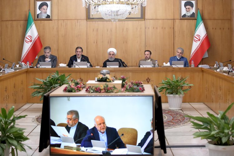 گزارش اقدامات دستگاه‌های اجرایی برای مقابله با ویروس کرونا بررسی شد/ واگذاری نحوه تامین فوری اقلام بهداشتی برای مقابله با ویروس کرونا به وزارت صنعت ، معدن و تجارت  