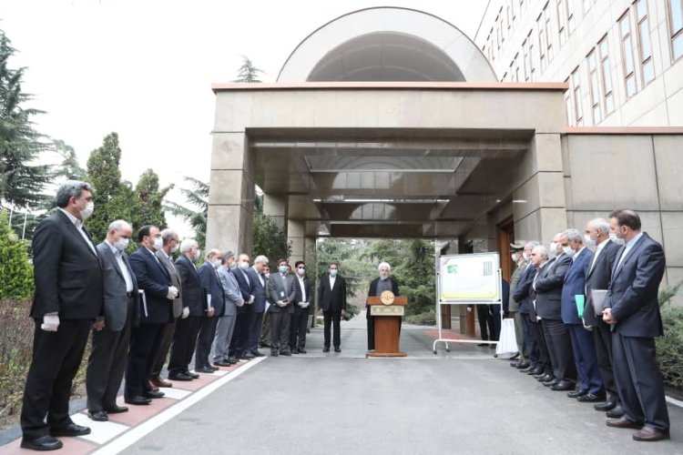 سال 98 سال افتخار ملت بزرگ ایران بود/ دولت همه توان خود را برای کاستن از فشارهای اقتصادی دشمنان بر مردم بکار گرفته است/ سال 98 سال بدون اتکا به نفت بود/همه خانه های سیل زدگان در ابتدای سال 98، احداث و یا مرمت شد/ صنعت هسته ای ما آزاد از هر قید و بندی مشغول فعالیت است/ ترور سردار بزرگمان را بی پاسخ نگذاشته و نخواهیم گذاشت/ قدردانی از همه نیروهای نظامی کشور برای مقاومت قاطعانه در برابر آمریکا/افتتاح طرحهای عظیم در سخت ترین شرایط تحریمی ، سیلی محکمی بر ابرقدرت متجاوز بود/مدیریت افتخارآمیز بیماری کرونا؛ تهران را با لندن، برلین و پاریس مقایسه کنید، قفسه های فروشگاههای آنها خالی و بر سر یک دستمال کاغذی دعوا می کنند