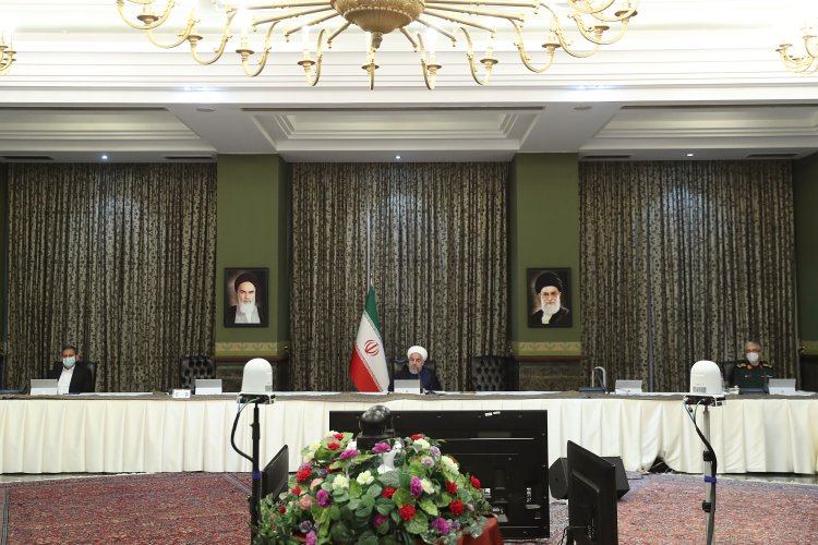 آمار و گزارش ‌های مبارزه با کرونا در سراسر کشور امیدوار کننده است/ مردم باید همچنان توصیه‌های بهداشتی را جدی گرفته و از تردد غیر ضروری اجتناب کنند/باید با رعایت پروتکل‌های بهداشتی در راستای پویایی فعالیت‌های اقتصادی و تولیدی کشور تلاش کنیم/بستری در بیمارستان در موقع ضروری؛ هر چه بیمارستان ها را خلوت تر کنیم زودتر از بیماری کرونا عبور می کنیم/توطئه ضد انقلاب، تعطیلی کار و فعالیت اقتصادی در ایران است /تجهیز پرسنل درمانی ، تولیدگران و نیروهای نظامی و انتظامی در اولویت