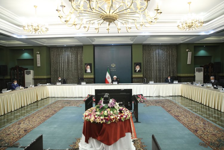 75 هزار میلیارد تومان تسهیلات در اختیار کسب و کارهای آسیب دیده از کرونا قرار می گیرد/حدود 5 هزار میلیارد تومان برای کمک به صندوق بیمه بیکاری اختصاص می یابد/در صورت موافقت، یک میلیارد دلار از صندوق توسعه ملی برای تامین نیاز بخش بهداشت و درمان و کمک به صندوق بیمه بیکاری برداشت می شود/ ذخایر کشور مکفی است و می تواند نیازمندی ها را تامین کند/قدردانی از برنامه ریزی های خوب برای مقابله با کرونا؛ حدود 20هزار تخت بیمارستانی خالی داریم / زحمات پزشکان و پرستاران ما بسیار ارزشمند، فوق‌العاده، مجاهدانه و فداکارانه بود