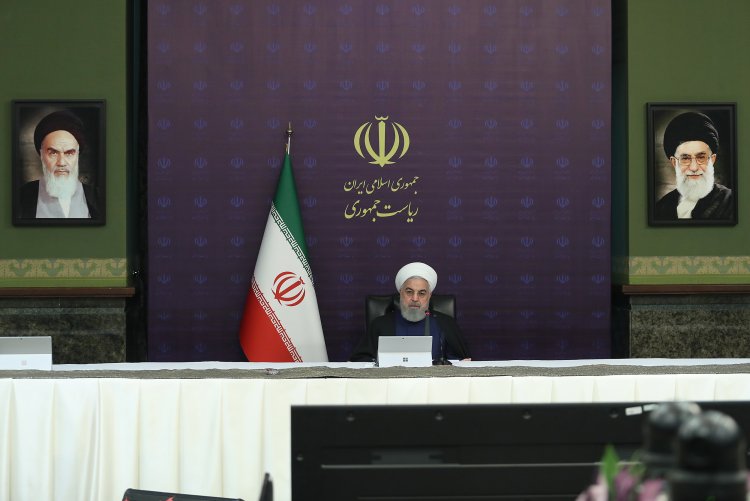 همکاری همگانی برای عبور از مشکل کرونا، بزرگترین عیدی به یکدیگر است/ زیربنا و پایه های نظام سلامت کشور برای مقابله با بیماری کرونا کاملا مستحکم است /همه فروشگاه های مواد غذایی و بهداشتی ما فعال هستند و وقفه ای نداریم و این در سایه تلاش همگانی است/امیدوارم در روند اجرای طرح فاصله گذاری اجتماعی، هرگز نیاز به جریمه نداشته باشیم /اجرای طرح فاصله گذاری اجتماعی برای سرعت بخشیدن به روند خلاصی از بلیه کرونا، ضروری و به نفع همگان است /آنهایی که مردم را در اضطراب قرار می دهند، از همکاران نزدیک کرونا هستند 