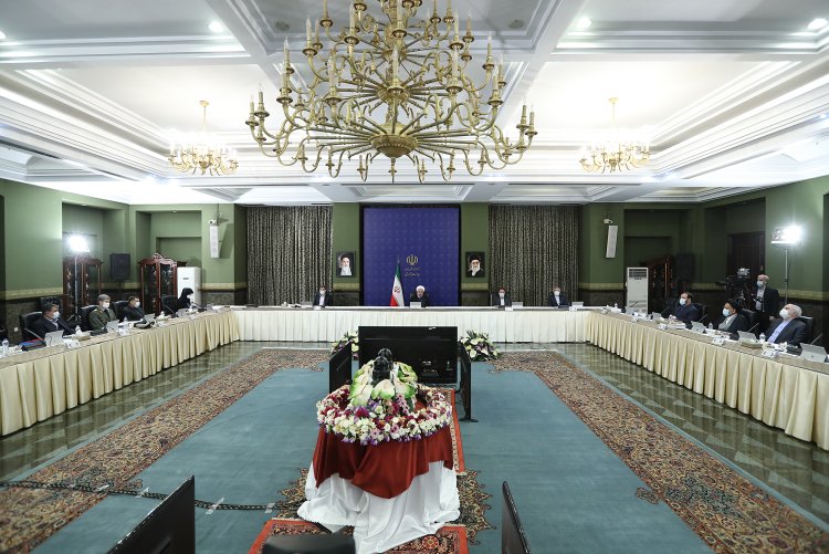 سیر نزولی ابتلا به بیماری کرونا در همه استان ها، نشان دهنده انتخاب مسیر درست مردم، پزشکان و پرستاران و کادر درمانی در این مبارزه است/هزاران تخت خالی بیمارستانی و تخت های ویژه آی سی یو،  از جلوه های زیبا در مبارزه با کرونا است/ انسجام، مدیریت خوب و کادر پزشکی ماهر، پرکار و دقیق در مبارزه با کرونا ، شرایط خوب پیش رو را رقم زد/ با وجود تحریم های سخت، حدود 10 میلیارد دلار برای رفع مشکلات کسب و کارها در نظر گرفتیم/ مقایسه وضعیت کنونی کشورهای پیشرفته دنیا با ایران در مبارزه با کرونا، پاسخ بسیار قاطع و کوبنده ملت ایران به یاوه گویی ها و دروغ پراکنی های دشمنان است 