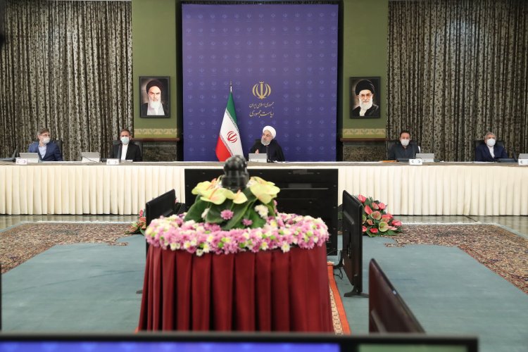 در زمینه کیت های تشخیص بیماری کرونا و آنتی بادی، می توانیم صادر کننده باشیم/در روزهای سخت پیک بیماری کرونا، همه بخش ها پای کار بودند/اقلیت کوچکی که خط را از بیرون می گیرند، روزی کاسب تحریم بودند و امروز کاسب کرونا شده اند/بدانید رقابت انتخاباتی سال ۹۶، سه سال است تمام شده/ کشور چند پارچه و چندپاره به هیچ جا نمی‌رسد؛ از وضعیت آمریکا باید درس عبرت بگیریم/جهاد عظیم برای تامین نیازهای کشور به مواد شوینده و تجهیزات بهداشتی باعث شده به مرحله صادرات برخی از این اقلام برسیم/ بازگشایی های تدریجی، ضرورت کشور بود و این ضرورت اگر با ادامه راه مردم در اجرای پروتکل های بهداشتی همراه شود، موفق خواهیم شد/ شهادت می‌دهم این دولت و دستگاه اجرایی از آبان پارسال تا امروز یک روز استراحت نداشت

