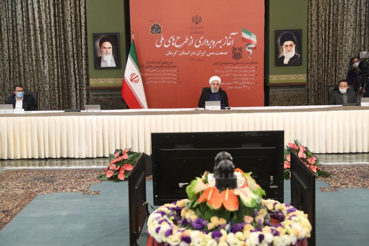 ایجاد تحول بزرگ در صنایع معدنی، پاسخ قاطع کارگران، مهندسین و مدیران ایرانی به توطئه ها و فشارهای استکبار جهانی است/ در سال گذشته 26 هزار میلیارد تومان طرح در بخش صنایع معدنی استان کرمان افتتاح شد که این رقم تا پایان امسال به حدود 30 هزار میلیارد تومان می رسد/ یکی از پایه های جهش تولید، معادن است/ تحرک و توسعه بورس در گرو عرضه سهام جدید است/ میزان اکتشافات بخش معدن طی 7 سال گذشته، چندین برابر کل اکتشاف این حوزه در تاریخ ایران است/ سهام ایمیدرو باید در بورس به مردم واگذار شود/تاکید بر جلوگیری از خام فروشی 