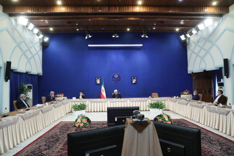 فداکاری و ایثار ملت و بویژه کادر درمانی ایران از ابتدای شیوع بیماری کرونا باید در تاریخ ماندگار شود/ برخلاف برخی کشورها، در ایران هر فردی چه ایرانی و چه غیرایرانی به کرونا مبتلا شد، رایگان معالجه شدند و این از نکات شاخص در کشور بود / در ایران همه برای مبارزه با کرونا به صحنه آمدند و ما می توانیم ایران را با کشورهای مدعی شرقی و غربی مقایسه کنیم/ ملت بزرگ ایران  پیروز صحنه مبارزه با کرونا بود/ 78 میلیون نفر در مرحله اول طرح مبارزه با کرونا غربالگری شدند/در روند مبارزه با کرونا راه میانه، معتدل و متعادلی انتخاب کردیم؛ شدت عمل‌ها و بازگشایی ها پلکانی

