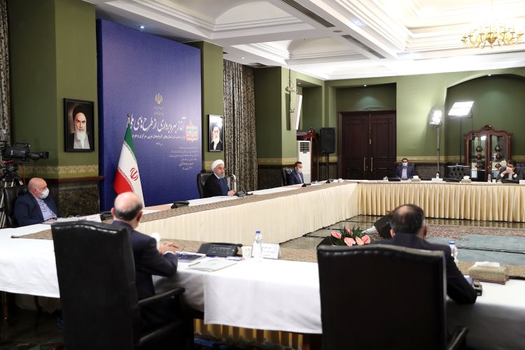 پیام بسیار محکم ایران به تحریم کنندگان؛ تحریمها بی نتیجه است و پیشبرد طرحهای ملی بدون حتی یک دقیقه توقف ادامه می یابد/ جاسک به پایگاه مهم صادرات نفت ایران تبدیل خواهد شد/طبق قول وزیر نفت 17 طرح مهم در صنعت پتروشمی تا پایان سال افتتاح می کنیم/ امیدوارم با افتتاح خط انتقال نفت به جاسک در اسفندماه، روزانه یک میلیون بشکه نفت از این بندر صادر کنیم/ تقدیر از متخصصان و کارکنان وزارت نفت

