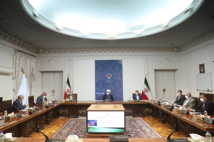رعایت دستورالعمل ها و مراقبت های بهداشتی، بیش از ایجاد هر محدودیت و یا تعطیلی، راه حل قطعی مقابله با کرونا است/ بیش از اجبار، نظارت و ایجاد محدودیت، نیازمند آموزش، آگاهی بخشی و اقناع افکار عمومی هستیم/تمام دستگاه های دولتی و غیر دولتی ارائه خدمات به مردم را  از طریق دولت الکترونیک گسترش دهند/ اجبار مردم به مراجعه حضوری برای دریافت خدماتی که می‌تواند به شکل غیرحضوری ارائه شود، تخلف است


