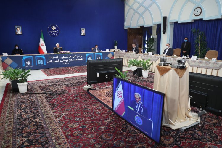دانشگاه نقش مهمی در امیدآفرینی و ایجاد اعتماد در جامعه دارد/ هیچ فضایی نقادتر از فضای دانشجویی نیست/ 95 درصد نیازهای دارویی کشور در داخل تامین می شود/ اجرای دستورالعمل های ستاد ملی مقابله با کرونا برای همه ما لازم الاجرا است/ هیچ چیزی جای آموزش حضوری را در دانشگاه ها نمی گیرد/ دانشگاه فضای نقادی نسبت به حکومت، حاکمان، دولت و جوامع است/ وقتی نقد با در نظر گرفتن انصاف و شرایط جامعه توام باشد، بهترین هدیه برای جامعه ومسوولان است/ قدردانی از فداکاری و تلاش های کادر درمانی سراسر کشور