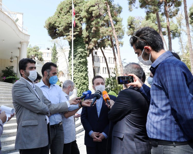 نیازمند وزیری هستیم که ارزاق مردم، کالا و بازار را نمایندگی کند/امیدوارم هفته آینده وزیر صمت را به مجلس معرفی کنیم/ باید جلوی دلال بازی در بازار خودرو را بگیریم و خودرو به کسانی برسد که نیازمند هستند/ترامپ برای جبران عقب ماندگی در انتخابات به کارهای پوپولیستی روی آورده است/ ادعای نشریه آمریکایی و توئیت آقای ترامپ، از نظر ما هیچ پایه و اساسی ندارد/ همانند گذشته، ایران اگر بخواهد کاری انجام دهد، آنرا از قبل اعلام و اقدام می کند