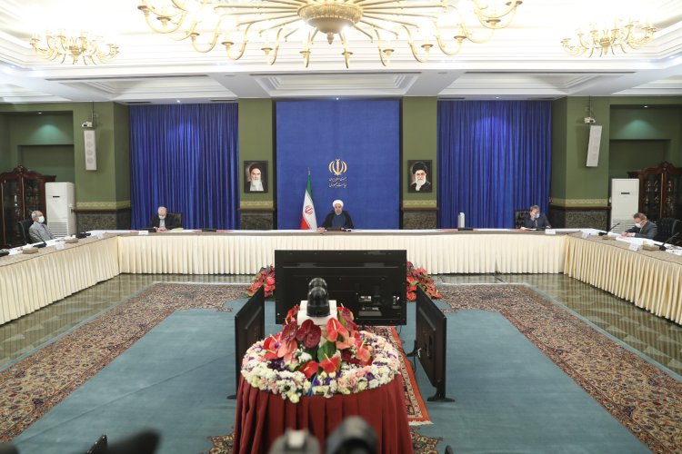 اجبارا بزودی مقررات و نظارت ها در روند مقابله با بیماری کرونا در تهران تشدید خواهد شد/ این برنامه  و مقررات در نهایت پس از تصویب در جلسه آتی ستاد، ابتدا در تهران بزرگ  و بعد در شهرهای بزرگ دیگر کشور اجرایی و عملیاتی خواهد شد/ تعیین مجازات برای افراد بدون ماسک و خدمت دهندگان به این افراد در تهران/ مردم اگر می خواهند بخاطر مشکلات کسی را لعن و نفرین کنند، آدرس آن کاخ سفید است / عده ای به خاطر منافع باندی و جناحی درمورد مشکلات کشور به مردم آدرس غلط ندهند/ تردید ندارم آمریکا سرانجام در مقابل ملت ایران زانو خواهد زد/ امسال عزاداری های ماه صفر را در خانه انجام می دهیم، راهپیمایی سفر به عراق  و راهپیمایی نمادین در شهرهای کشور هم نداریم