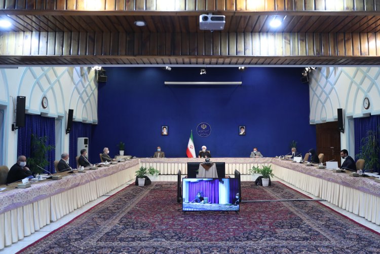 همکاری و همراهی گسترده مردم و نهادهای مسوول در اجرای طرح جامع مقابله با کرونا ضروری است/ تا صبح چهارشنبه باید تمام دستورالعمل ها در خصوص اجرای طرح جامع برای شهرهای در وضعیت قرمز، نارنجی و زرد، به روشنی و دقیق، به اطلاع مردم برسد/ بسیج همگانی باید به آمادگی ملی برای مبارزه با بیماری بیانجامد/ اولویت نخست در انتخاب‌های سخت و تعیین سیاست‌های بهینه، «جان عزیز» هر ایرانی است

