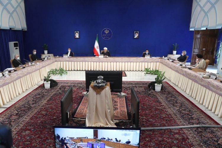 پایان دوران ترامپیسم یکی از مظاهر بزرگ پیروزی ملت ایران و شکست حتمی و قطعی دشمن در جنگ اقتصادی است/سیاست تهران، تعهد در برابر تعهد، اقدام در برابر اقدام، کاهش تنش در برابر کاهش تنش، احترام در برابر احترام و تعهدات بین‌المللی در برابر تعهدات بین‌المللی است/ راه‌حل بزرگ برای بسیاری از مسایل و مشکلات و تغییر کامل شرایط؛ ایران و آمریکا هر دو می‌توانند اعلام کنند که به شرایط 20 ژانویه 2017 برمی‌گردند/همه وزرا موظف به پیگیری دستورات مهم رهبر انقلاب اسلامی در رابطه با جهش تولید، کسر بودجه و مسایل مربوط به نظام بانکی و حمایت از اقشار کم‌درآمد شده اند/ از هفته آینده وزرا و مدیران دستگاه‌‌های اجرایی به حداقل ضروری حضور کارمندان در ادارات اکتفا کنند