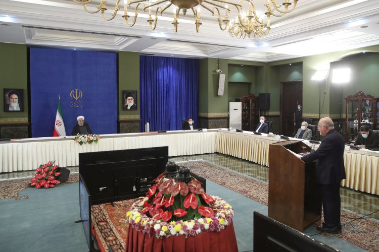 افتتاح بیش از 28 هزار میلیارد تومان طرح در یک روز در بخش پتروشیمی به دست جوانان و متخصصان ایرانی نشانگر قدرت ملت ایران و ضربه بزرگ به استکبار جهانی است/بیش از 70 درصد از این طرح های پتروشیمی در 3 استان غرب کشور، ساخت ایرانی است/اگر این جنگ اقتصادی 30 سال هم به طول بینجامد باز هم مردم ایران ایستادگی می‌کنند / نفت و بانک 2 هدف اصلی در جنگ اقتصادی دشمن علیه ایران بوده است / نیاز به ترحم هیچ کسی در دنیا نداریم / تحریم ایران محصول مشترک صهیونیسم، ارتجاع منطقه و تندروهای آمریکا است که باید آن را بشکنیم / توافق هسته‌ای (برجام) به نفع همه جهان است