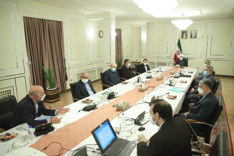مدیریت استان های موفق در مقابله با کرونا معرفی و تشویق می شوند/ مردم آگاه قطعا اسیر برخی جوسازی رسانه های خارجی نمی‌شوند؛ وزارت بهداشت مکلف شده است که واکسن مورد تایید و نیاز را در اسرع وقت تأمین نماید / سالمندان، بیماران زمینه‌ای و صعب‌العلاج و کادر درمان در اولویت دریافت واکسن کرونا هستند / محبان حضرت فاطمه(س) و اهل بیت (ع) رعایت دقیق پروتکل های بهداشتی را اولویت نخست برنامه های ایام سوگواری قرار دهند

