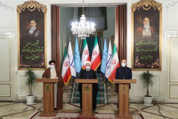 سلامت، معیشت و بی‌اثر کردن و لغو تحریم‌های ظالمانه مهمترین محورهای گفت و گوی سران سه قوه بود/ یکی از مسائل مهم برای دولت در این مقطع تامین واکسن مورد نیاز برای مردم است/مردم در زمینه واکسن کرونا اصلا نگرانی نداشته باشند/ تلاش ما نزدیکتر کردن نظرات دولت و مجلس در بحث بودجه است / تصمیم گرفتیم کمیسیون تلفیق و نمایندگان دولت جلسات بیشتری با هم داشته باشند/ امیدواریم هزینه‌های جاری به نفت وصل نشود و از منابع دیگر تامین شود/ تحریم عملی ظالمانه از سوی دشمنان مردم ایران است و باید برداشته شود
