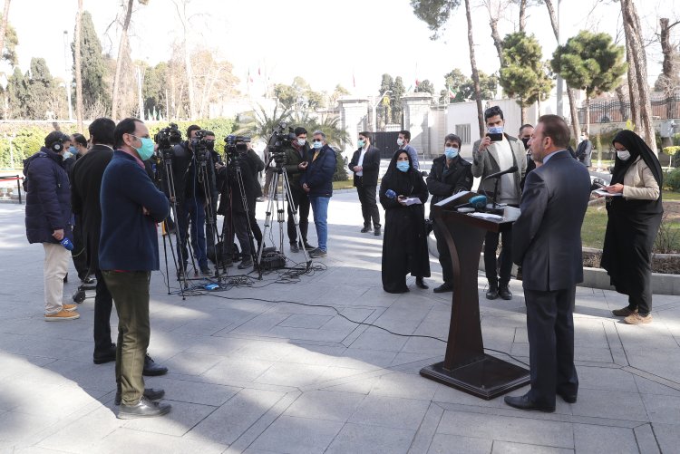 تاکید بر نقش حمایتی دولت از بازار سرمایه و بورس/ تصمیم‌گیری در زمینه بورس بر عهده شورای عالی بورس است/دخالت در وظیفه اجرایی و تصمیم گیری های دولت صحیح نیست/برخی برخوردها با بودجه به صلاح مجلس، دولت و مردم نیست/نباید نگاه به بورس کوتاه مدت باشد؛ باید اجازه داد بورس روند عادی خود را طی کند/ تاکید بر حمایت از بورس؛ دولت اجازه نمی دهد مردم ضرر کنند