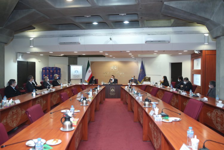 اسناد جنگ اقتصادی آمریکا علیه ملت ایران باید برای آیندگان گردآوری شود/ آمریکایی ها در جنگ سه ساله اقتصادی دریافتند ملت و دولت ایران با تحریم تسلیم نمی‌شوند/ تاکید بر ضرورت دوری از نگاه و دیدگاه سیاسی نسبت به دوران جنگ