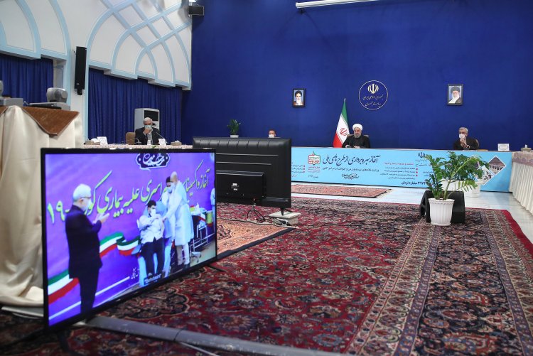 واکسیناسیون ویروس کووید۱۹ در سراسر کشور آغاز شد /فرزند وزیربهداشت اولین دریافت کننده واکسن