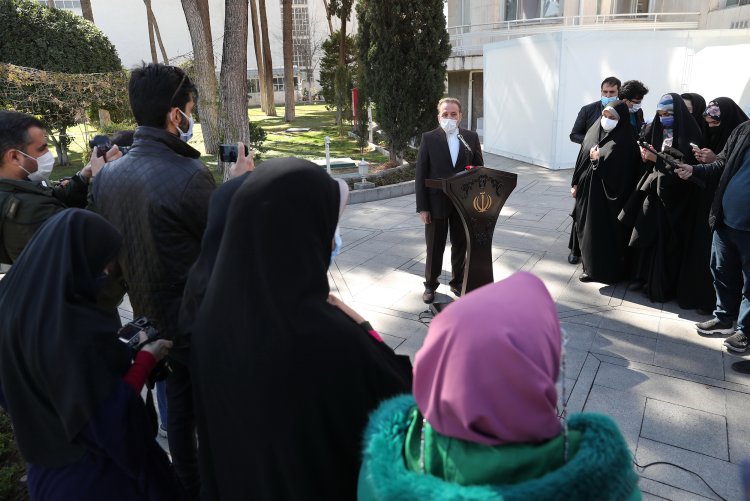 صدور قطعنامه از سوی شورای حکام درمورد ایران اثر منفی درمذاکرات برجام خواهد داشت/ حفظ و احیاء برجام نیازمند اقدام عملی اروپا و آمریکا و لغو تحریم ها است/ دولت بایدن باید در عمل نشان دهد که اقدامات دولت قبلی را درست نمی داند/ گزارش های خوبی از بررسی لوایح مربوط به FATF در مجمع تشخص مصلحت نظام دریافت کرده ایم/ همواره به صورت شفاف بر ضرورت کاهش قیمت ارز تاکید کرده ام/  برداشت نقش داشتن دولت در گران کردن ارز از سخنان من، یک شیطنت آگاهانه بود