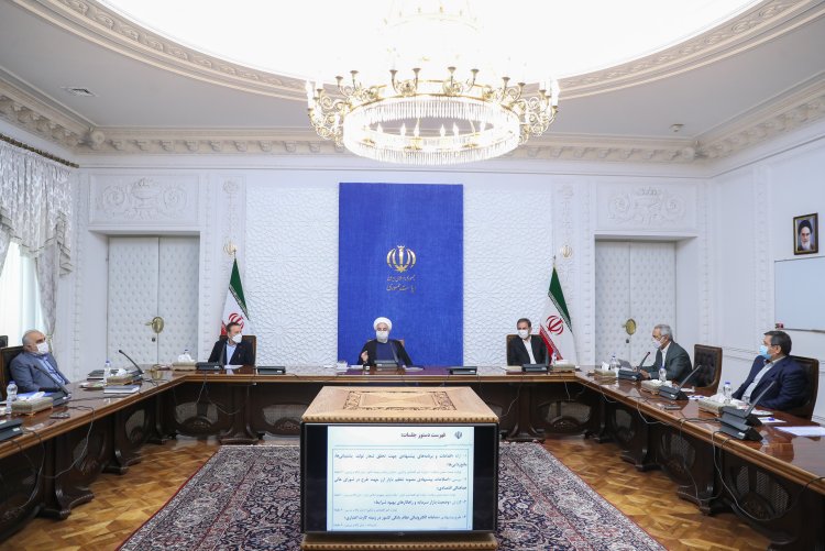 رفع موانع و پشتیبانی از تولید نیازمند اقدامات عینی و عملی است/ آنچه امروز بیش از همه اهمیت دارد، حمایت همه جانبه از تولید و بهبود فضای کسب و کار است/ برای تحقق شعار سال باید سخن فعالان اقتصادی بخش خصوصی را شنید و موانع سیاسی و حقوقی را از سر راه برداشت/ طرح «هر پنجشنبه افتتاح»، نماد عینی جدیت و حرکت دولت در راستای جهش تولید/ برنامه ریزی ها برای مدیریت بازار نباید مقطعی و کوتاه مدت باشد

