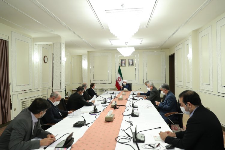 حفظ آرامش و امنیت روانی جامعه برای موفقیت در مسیر مقابله با کرونا ضروری است/ نباید با موضع‌گیری‌های هیجانی و تند، آرامش روانی جامعه مختل شود/ محدودیت‌های شهرهای قرمز و نارنجی تا پایان هفته آینده تمدید شد/ تفویض اختیار به قرارگاه عملیاتی ستاد ملی کرونا برای اتخاذ تصمیمات لازم و فوری/ کمیته تبلیغات و اطلاع رسانی با تداوم اطلاع رسانی درست و بموقع مانع از عادی انگاری در مورد بیماری شود/ برگزاری مراسم و آیین‌های مذهبی مهم است اما در شرایط کنونی سلامت و جان مردم در اولویت قرار دارد

