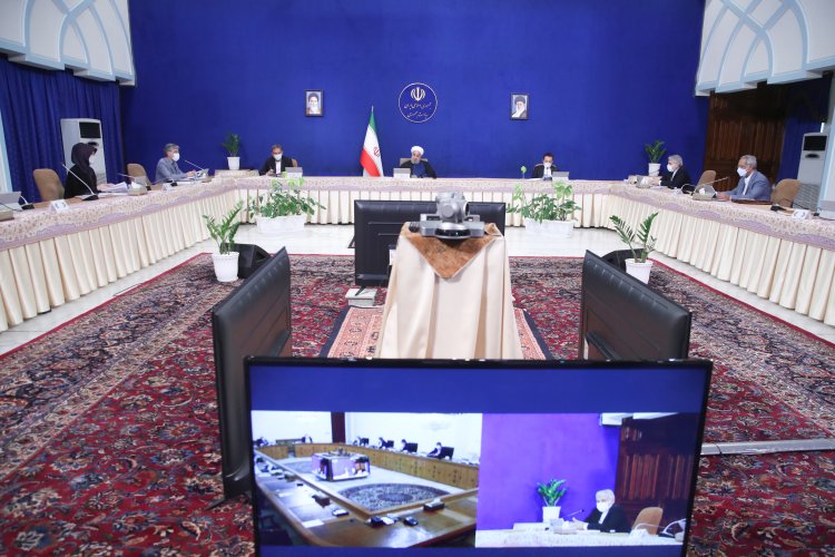 پخش کردن یک نوار صوتی محرمانه توسط یک رسانه ضد ایران و ضد اسلام برای این بود که اختلاف ایجاد کنند و وحدت جامعه را از بین ببرند/ برخی از مطالب مطرح شده در نوار صوتی محرمانه، نظر دولت و رئیس جمهور نیست/ میدان و دیپلماسی دو صحنه مقابل هم نیست و اگر کسی فکر می کند یا میدان و یا دیپلماسی، حرف دقیقی نیست/ سردار سلیمانی کسی بود که توطئه صهیونیست‌ها و آمریکا را در منطقه خنثی کرد و بهترین مشاور برای ما در سیاست خارجی  در منطقه بود/ آثار مجاهدت‌های شهید سلیمانی را همه جا به خوبی می بینیم/ برای حل مسائل و مشکلات، فصل‌الخطاب همه ما مقام معظم رهبری است 