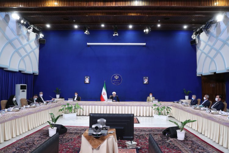 مردم باید بدانند اگر ویروس ترامپ و ویروس کرونا نبود امروز شرایط اقتصادی کشور چگونه بود/ اگر بایدن در اجرای برجام ذره ای تسامح کند به رای مردم آمریکا خیانت کرده است / حادثه هفتم تیر یک توطئه بزرگ جهانی با هدف پایان دادن به نظام جمهوری اسلامی بود / شهید بهشتی مظلوم غیرقابل دفاع بود/ قوه قضائیه پناهگاه مردم است و آنچه می تواند قوه قضائیه را بشکند وابستگی حزبی و جناحی است/ برای اداره کشور همواره به همکاری و همراهی سه قوه کشور نیازمندیم/ بمباران شیمیایی سردشت یک جنایت جنگی بزرگ علیه بشریت بود/ به کارکنان صنعت نفت قول می‌دهم مشکلات حقوقی آنها حل خواهد شد/ هیچ مشکلی در تولید و صادرات نفت و فراورده‌های آن نداشته و نداریم