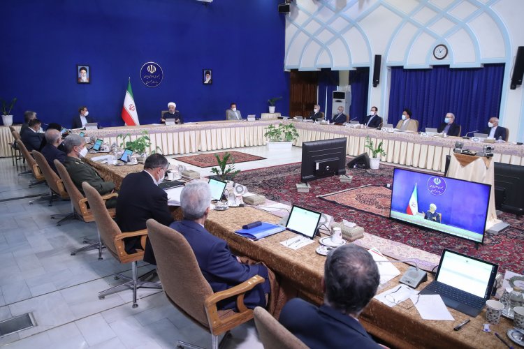 همواره در جامعه بین واقعیت موجود و آنچه مطلوب است فاصله وجود دارد/ درمورد مشکل کمبود برق باید ریشه مشکلات را بشناسیم/ وقتی سرمایه نباشد، امکان اجرایی و عملیاتی کردن طرح های بزرگ وجود ندارد/  افتتاح ده ها طرح بزرگ کشور در سال 99 نتیجه توافق برجام بود/ دولت مانند مرغی است که در عروسی و عزا سربریده می شود/ در مشکلات نباید به فرعیات بچسبیم و مسائل اصلی و اساسی را فراموش کنیم/ 20 هزار مگاوات به برق کشور اضافه شده است، حرف غیر دقیق نزنیم/ درخواست از مردم برای صرفه جویی در مصرف برق