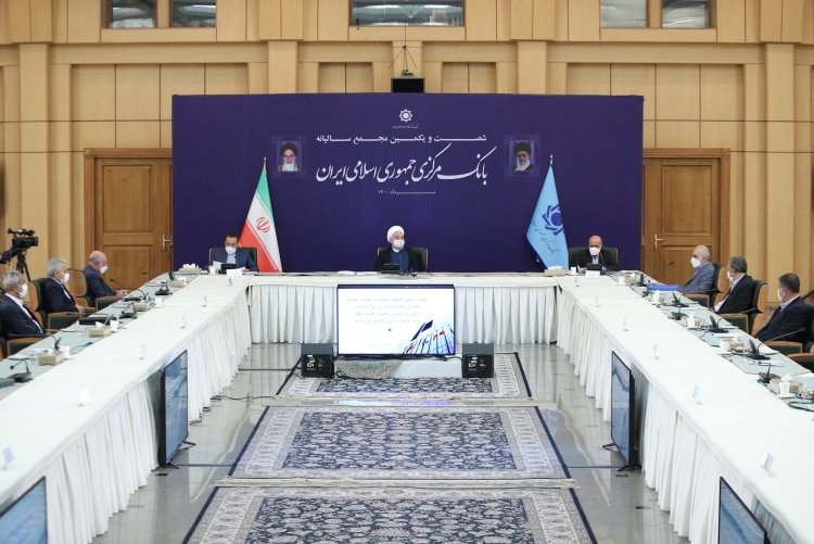 دولت هیچگاه بر مبنای بدهی و استقراض از پایه پولی استفاده نکرد/ با اقدامات و برنامه‌های بانک مرکزی توانستیم فشارهای جنگ اقتصادی را کاهش دهیم/ اقتصاددانان و مدیران شرایط اقتصادی سال 97 به بعد را بر مبنای واقعیت ها برای مردم تشریح کنند/  اگر جنگ اقتصادی و کرونا نبود امروز قیمت دلار حدود 5 هزار تومان بود/  در شرایط سخت جنگ اقتصادی و کرونا، بدون درآمد نفت، بدون قحطی و بدون کوپنی شدن کالاها، کشور را اداره کردیم/ برخی مشکلات در اختیار دولت نیست و ربطی هم به دولت ندارد/ برای رفع مشکلات مردم از آنچه در توان دولت بوده کوتاهی نکردیم