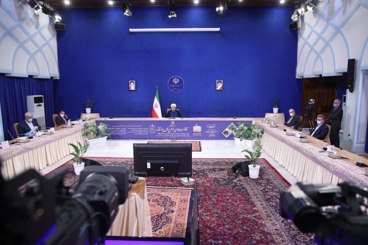 طرح تحول سلامت از اهداف مهم این دولت بود که از سال 93 آغاز شد و در دولت دوازدهم برغم جنگ اقتصادی ادامه یافت/ در دولت تدبیر و امید تحول بزرگی در بخش سلامت چه از نظر زیر ساختی و چه از نظر نیروی انسانی ایجاد شد/ این دولت اهتمام کافی برای محرومیت زدایی و همچنین عدالت و توسعه بخش سلامت داشته است/ پایان کرونا برای هیچکس روشن نیست/ تشکر از مدافعان سلامت، استانداران و روسای دانشگاه‌های علوم پزشکی کشور که موجب آرامش و دلگرمی مردم شدند