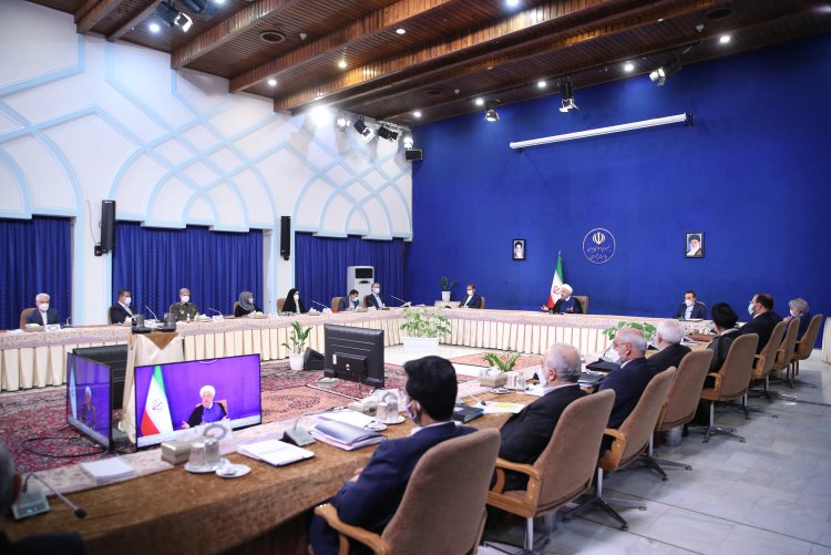 در طول این سالها هر چیزی گفتیم برخلاف واقعیت نبود/  بخشی از واقعیات را بخاطر اینکه وحدت ملی صدمه نبیند به مردم نگفتم/ شرایط این دولت در 4 سال اول و 4 سال دوم یکسان نبود/  اینکه این دولت چه کارهایی انجام داده و چه موفقیت هایی داشته آمار و ارقام به خوبی بیان می کند/ اگر جنگ تحمیلی اقتصادی نبود روند موفقیت ها را ادامه می دادیم/اگر عیب و نقصی داشتیم از مردم عذرخواهی و طلب عفو می کنیم