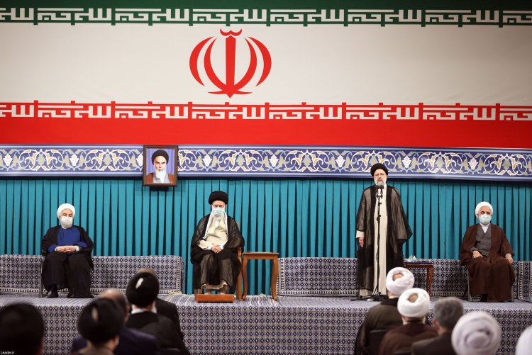  انتخابات 28 خرداد جلوه ای از مردم سالاری دینی بود/  پیام مردم در انتخابات پیام تغییر وضع موجود و ضرورت رفع مشکلات اقتصادی، اجتماعی و فرهنگی جامعه بود/ مردم از دولت جدید تحول خواسته اند و این تحول اجتناب ناپذیر است/ ما از اصحاب ما می توانیم هستیم / به دنبال رفع تحریم ها خواهیم بود ولی سفره مردم را به بیگانگان گره نمی زنیم/ آنجا که به رهنمودهای رهبری و نظام بی توجهی شد، دچار مشکل شدیم/ اعتماد مردم آسیب دیده و باید این اعتماد برگردد/ یک برنامه تحولی فوری و کوتاه مدت تنظیم کرده ایم 

