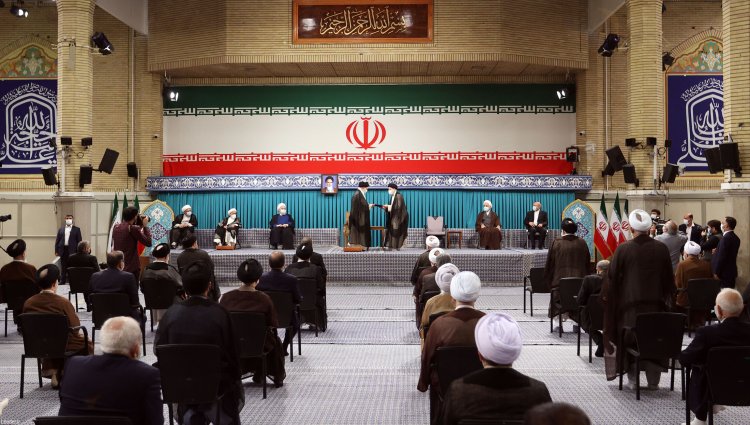 آغاز مراسم تنفیذ حکم ریاست جمهوری از سوی رهبر معظم انقلاب اسلامی 

