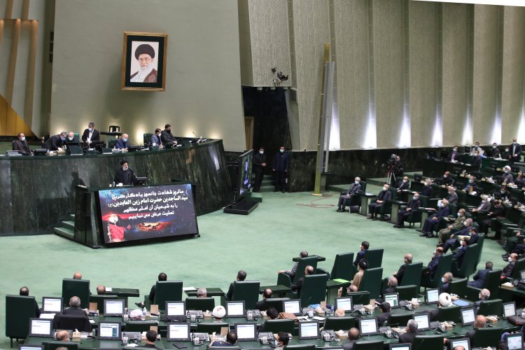 تمام برنامه های دولت به گونه ای تنظیم شده که موجب تحقق عدالت و پیشرفت در کشور باشد/ اولویت اول ما در دولت مهار کرونا و ارتقای وضعیت بهداشتی در کشور است/ بهبود وضعیت اقتصاد کشور و معیشت مردم دومین اولویت اصلی دولت است/ کابینه سیزدهم ترکیبی از جوانگرایی و تجربه با شاخص های تعهدکاری و فساد ستیزی است/ رابطه سببی و نسبی و فشار عناصر سیاسی در پیشنهادد وزرا هیچ نقشی نداشته است / مردمی سازی سیاست، اقتصاد و فرهنگ مورد توجه این دولت است/ برای حل مشکلات کشور برنامه کوتاه مدت و میان مدت تدوین شده است

