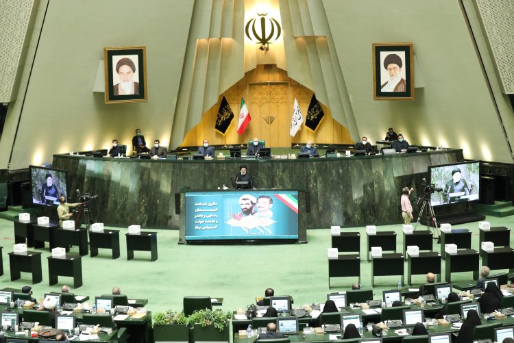 بررسی دغدغه مند صلاحیت وزیران پیشنهادی در مجلس جلوه ای از مردم سالاری دینی است/ در مبارزه با فساد به هیچ عنوان کوتاه نخواهم آمد/  سلامت نفس وزیران پیشنهادی شرط مطلق ما بوده که قابل گذشت نیست و تداوم آن نیز ضروری است/ هیچ اتهامی مستقر شده نسبت به هیچکدام از وزیران پیشنهادی وجود ندارد / مردم تاب تحمل اختلاف بین مجلس و دولت را ندارند/ به نظر مجلس اعتماد داریم و به آن احترام می گذاریم/ضرورت استقرار سریع دولت کامللا محسوس است؛ فردا نخستین جلسه دولت تشکیل می شود/ مردم باید تغییرات را در زندگی و سفره خود حس کنند

