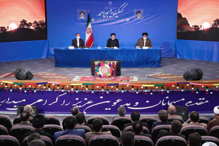 جبران عقب ماندگی ها در استان باید به گونه ای باشد که مردم تغییر را احساس کنند/ رضایت مردم شاخص مهم در ارزیابی عملکرد مدیران و مسئولان/ ضرورت تسریع در فعال سازی ظرفیت های معطل مانده صنعت و تولید/ دعوت از سرمایه گذاران و کارآفرینان برای مشارکت در توسعه استان با حمایت دولت/ نباید مدرسه کپری در استان وجود داشته باشد/ وزیران برای حل مشکلات استان، برنامه دارند/ 217 طرح برای اجرا در کهگیلویه و بویراحمد به تصویب رسید