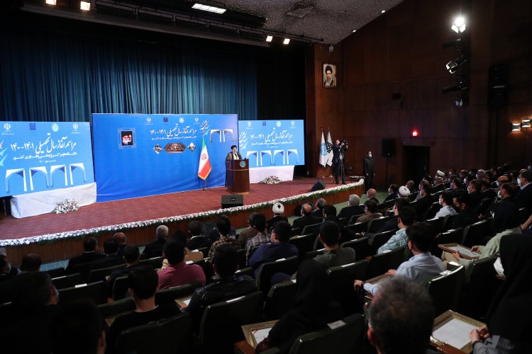دانشگاه اتاق فکر دولت و مرکز ایجاد تحول در جامعه باشد/ ساختن ایران قوی نیازمند حرکت قوی در تولید علم است/ توان علمی و دانشگاهی کشور این امکان را ایجاد می کند که جایگاه تمدنی ایران در مرجعیت علمی را بازآفرینی کنیم/ دانشگاه‌های کشور در مقابله با کرونا خوش درخشیدند/ نباید به هیچ حرف نو و نظریه جدید بی‌توجه بود

