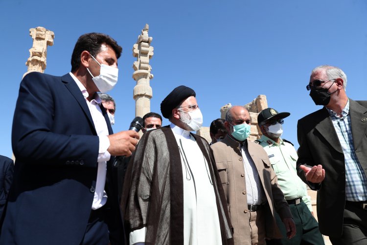 آیت الله رئیسی: بناهای تاریخی نظیر تخت جمشید نشان از هنر والای ایرانیان است