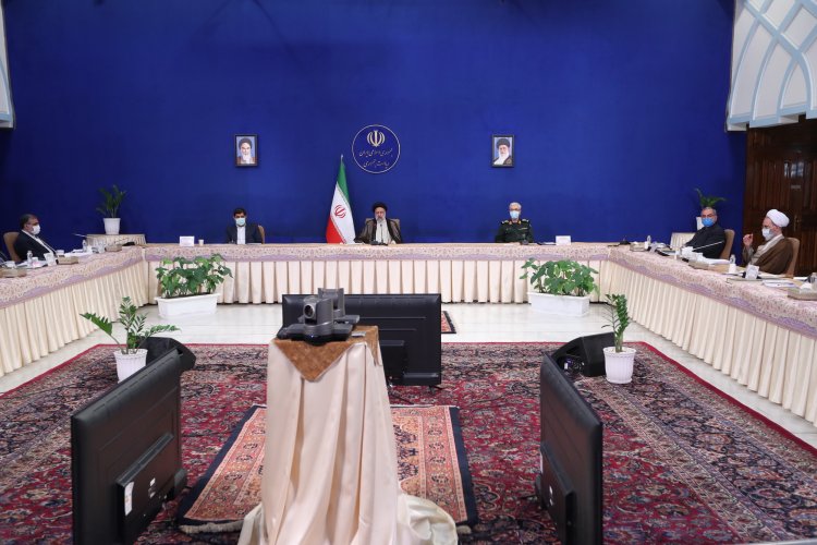واکسیناسیون عمومی باید با قوت ادامه یابد/ تاکید بر تدوین نقشه‌راه جامع برای مقابله با کرونا/ عادی‌انگاری و رعایت نکردن شیوه‌نامه‌های بهداشتی تبعات خطرناکی دارد/ بازگشایی‌ها با برنامه‌ریزی و نظارت دقیق باشد تا سلامت مردم به خطر نیفتد/ در مقابله با کرونا سیاست ما باید اقناعی باشد نه اجباری/ به شبهات درباره کرونا پاسخ علمی و منطقی داده شود/ قدردانی از همکاری گسترده نیروی انتظامی با ستاد ملی مقابله با کرونا/ کاهش محدودیت‌های کرونایی باید با ضوابط همراه باشد

