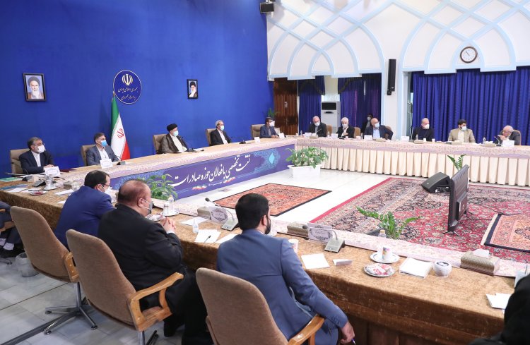دیدار با صادرکنندگان در روز ملی صادرات، پیام حمایت دولت از صادرات است/ توسعه تجارت خارجی در گرو حمایت از تولیدکنندگان و صادرکنندگان/ صادرکنندگان از فرصت اتصال ایران به زیرساخت‌های اقتصادی آسیا از طریق سازمان شانگهای استفاده کنند/ ضرورت پرهیز از خام‌فروشی با صادرات محصولات با ارزش افزوده بالا
