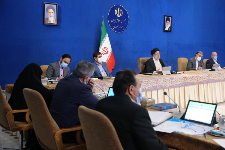 تأکید رئیس جمهور بر برخورد بهنگام و قاطع با تخلفات در دستگاههای اداری/ در رابطه با شرکت‌های دانش‌بنیان نیازمند اقدامات فاخر و ارزشمند هستیم نه اقدامات سطحی/ این دولت باید دولت خوش‌حساب باشد