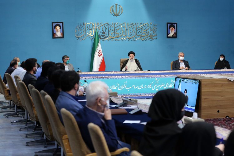 تلاش می‌کنیم پرداختی بیمار از هزینه‌های درمان کاهش یابد/ صدور مجوز درمانگاه‌ها و داروخانه‌ها تا جای ممکن سهل و تسریع شود/ تقویت شبکه بهداشت با هدف تقدم‌بخشی پیشگیری به درمان ضرورت دارد/ وزارت بهداشت اجرای نظام ارجاع و پزشک خانواده را با جدیت پیگیری کند
