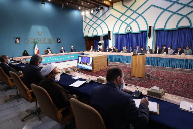 حفظ کرامت و منزلت اساتید دانشگاه در کشور یک وظیفه همگانی است / دستور به وزیر علوم برای رفع دغدغه‌ها و پیگیری مطالبات اساتید دانشگاه‌ها / حمایت از علم ‌و پژوهش هزینه نیست، سرمایه‌گذاری برای آینده کشور است / دانشگاه تراز اسلامی اقتضائاتی دارد که همه باید به آن، ملتزم باشند
