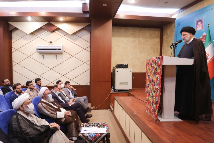  دولت، قومیت های مختلف را یک فرصت برای کشور می داند/ دولت محور برنامه های خود را بر عدالت قرار داده است/ تاکید بر استفاده از ظرفیت جامعه بانوان در سطوح مختلف مدیریتی کشور
