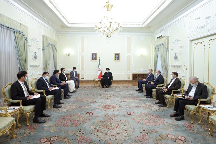 آیت الله رئیسی:‌  تقویت روابط تهران – اسلام آباد باعث افزایش رونق اقتصادی و امنیت در منطقه می‌شود/ ایران از ظرفیت‌های لازم برای تأمین نیازهای پاکستان در زمینه نفت،‌ گاز و برق برخوردار است/ زرداری: خود را فرزند ایران می دانم/ آمادگی کامل برای به نتیجه رساندن گفتگوهای گذشته در زمینه‌های امنیتی،‌ تجاری و انرژی داریم
