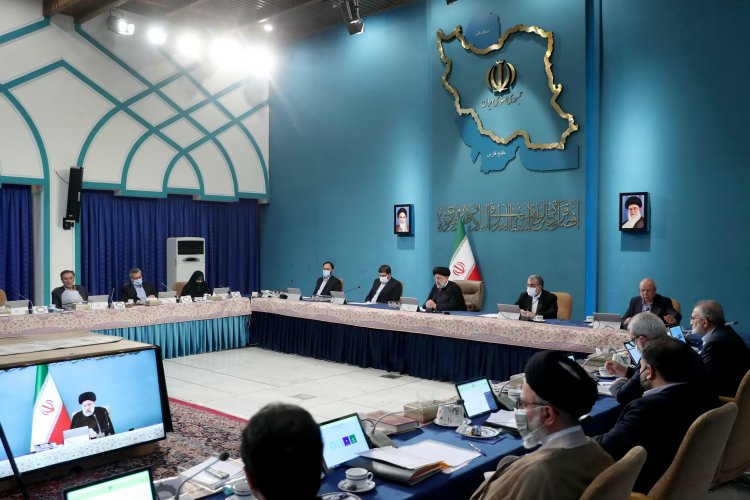 تصمیم گیری درخصوص تمدید مجوز واردات کالاهای اساسی از محل ارز حاصل از صادرات/ تصویب آیین نامه اجرایی مربوط به مالیات سالانه خودروهای سواری و وانت دوکابین
