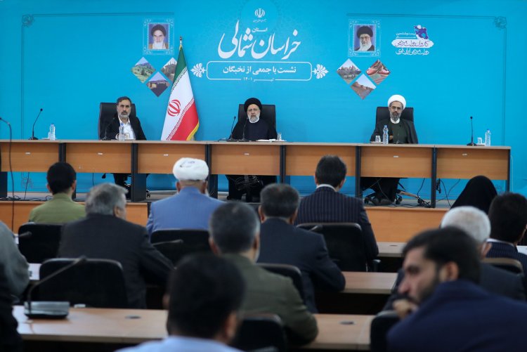 در مالیات‌سِتانی مبنا اعتماد به اصناف است/ وقتی صحبت از دولت مردمی می‌کنیم حتماً باید نگاه مردم و نخبگان در اداره کشور تأثیر داشته باشد/ یکی از ضرورت‌های خراسان شمالی توسعه زیرساخت‌های ریلی است
