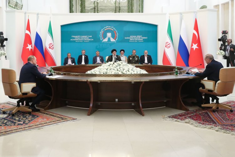 کسانی که نتوانستند با ناامن کردن سوریه به اهداف سیاسی خود برسند، با سیاست تحریم دنبال برآورده کردن مطامع نامشروع خود هستند/ حضور نامشروع نیروهای اشغالگر رژیم آمریکا به عاملی بی‌ثبات کننده برای سوریه و منطقه تبدیل شده است/ ضروری است هر چه سریع‌تر نیروهای آمریکا از کل منطقه از جمله سوریه خارج شوند/ اقدامات رژیم صهیونیستی عامل بی‌ثباتی و تهدیدکننده صلح و امنیت منطقه‌ای و بین‌المللی به شمار می‌آید
