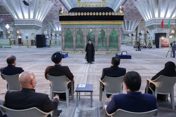 امام خمینی(ره) دل در گرو خدا داشت و تمام وجود او صرف خدمت به مردم بود