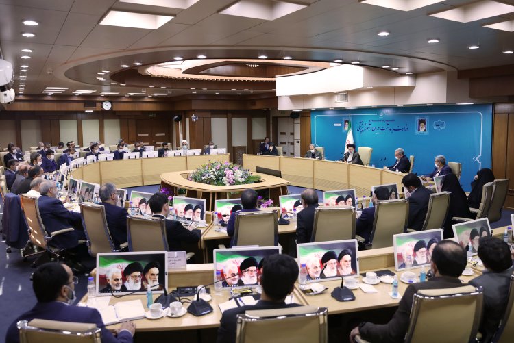 اقدام جهادی کادر درمان در واکسیناسیون سراسری، ایران را در زمره کشورهای موفق در مبارزه با کرونا قرار داد/ اجرای طرح دارویار، افزایش ظرفیت پزشکی در کنکور و نسخه الکترونیک از دستاوردهای بزرگ دولت مردمی در حوزه سلامت است/ کسب رتبه اول منطقه و پانزدهم دنیا در حوزه بهداشت نشانه پیشرفت و بالندگی کشور است